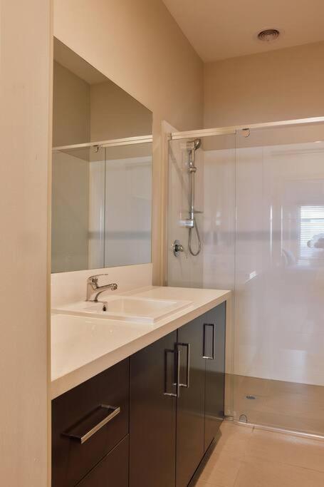 Vine Close Apartment ヒールズビル エクステリア 写真